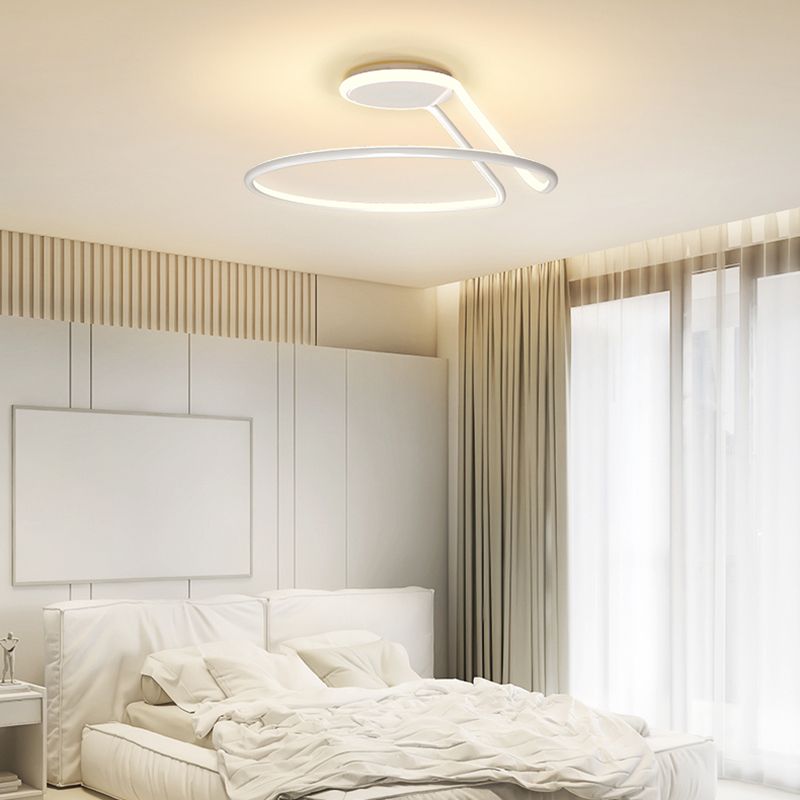 Style moderne en forme linéaire lampe de plafond métal 1 lumière légère plafond pour chambre à coucher