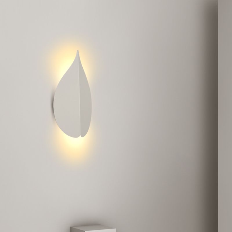 Modern Minimalist Style Leaf-shaped Flush Mount Wall Sconce Metal Wall Mount Light Fixture for Bedroom