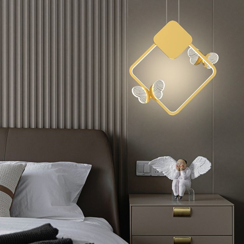 Pendance à cadre métallique en une lumière moderne
Éclairage pendentif pour la chambre