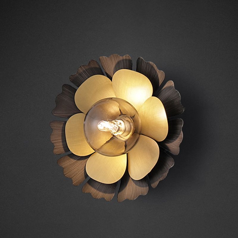 Postmodern Metal Wall Sconce Flower Shape Wall Light for Bedroom