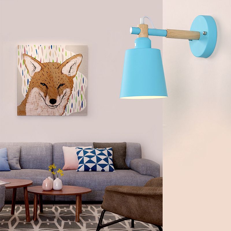 Lámpara de pared de macaron de hierro forjado en estilo de pared de domo de madera de estilo artístico moderno para espacios interiores