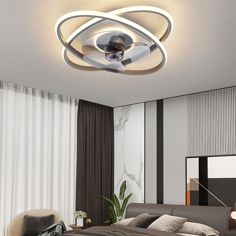 Moderne Metall Deckenventilator Lampe Cartoon LED Flush Mount Leuchte mit klarer Lüfterklinge