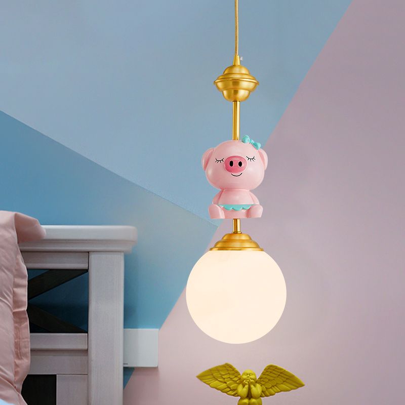 Luz de colgante de cerdo Estilo de niños RESINA Single-Bulb Videra de suspensión Luz con sombra de vidrio de ópalo de globo en oro