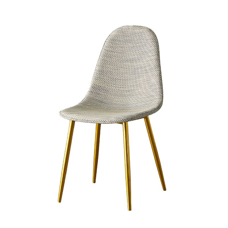 El plástico del diseño escandinavo que cena la silla lateral sin brazos del respaldo sólido de las sillas sin brazos
