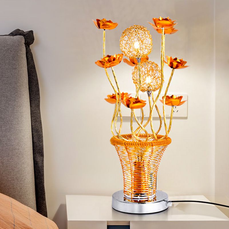 Basket-Like Aluminum Desk Light Art Decor Bedside LED Vine Night Table Lamp with Blossom and Orb Decor in Gold/Silver