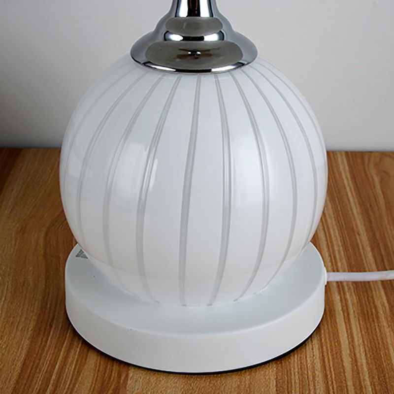 Lampes de table de nuit en dôme en verre de style moderne 1 lampe de table légère