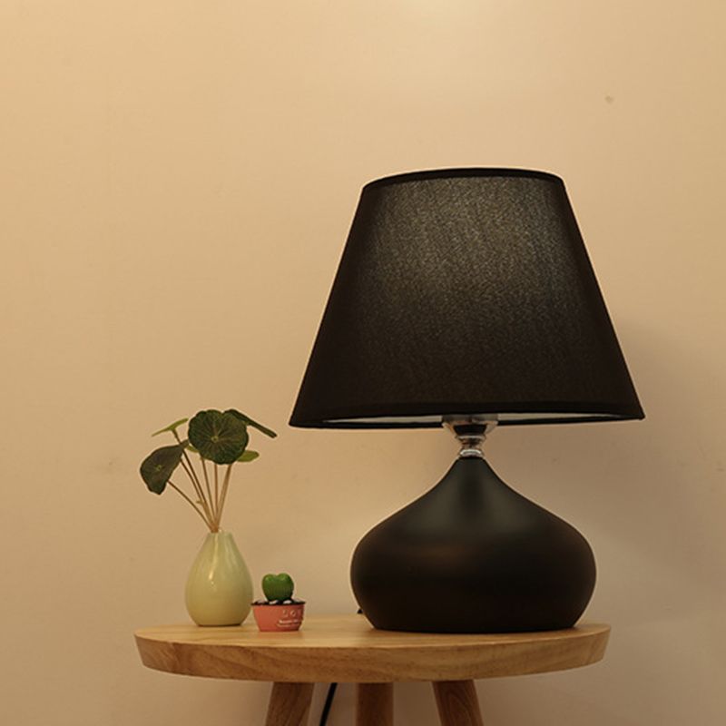 Lampada da tavolo da soggiorno a tamburo affusolato in tessuto, illuminazione da comodino in stile moderno