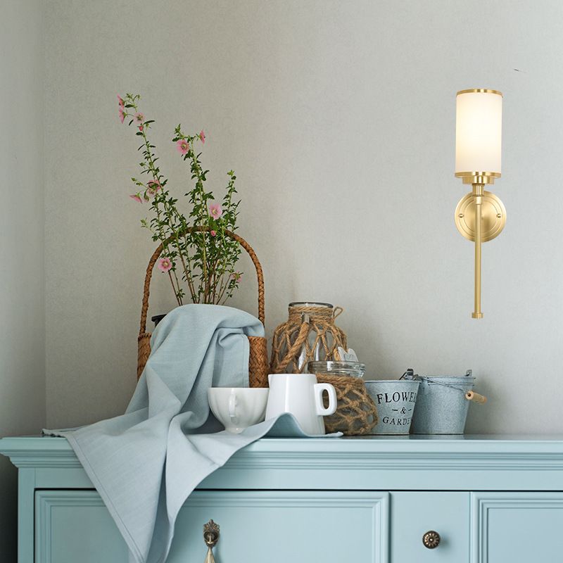 Messing Finish 1/2-Bulb Wandlampe Modernismusstil gefrosteter Glaszylinderwandmontage Licht mit Bleistiftarm