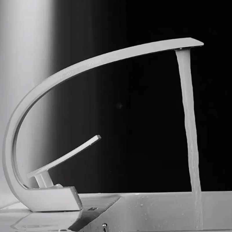 Light Luxury Bathroom Faucet Single Hole Basin Lavatory Faucet with Lever Handle