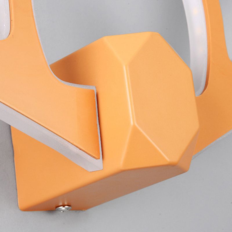 Éclairage mural en métal de forme unique