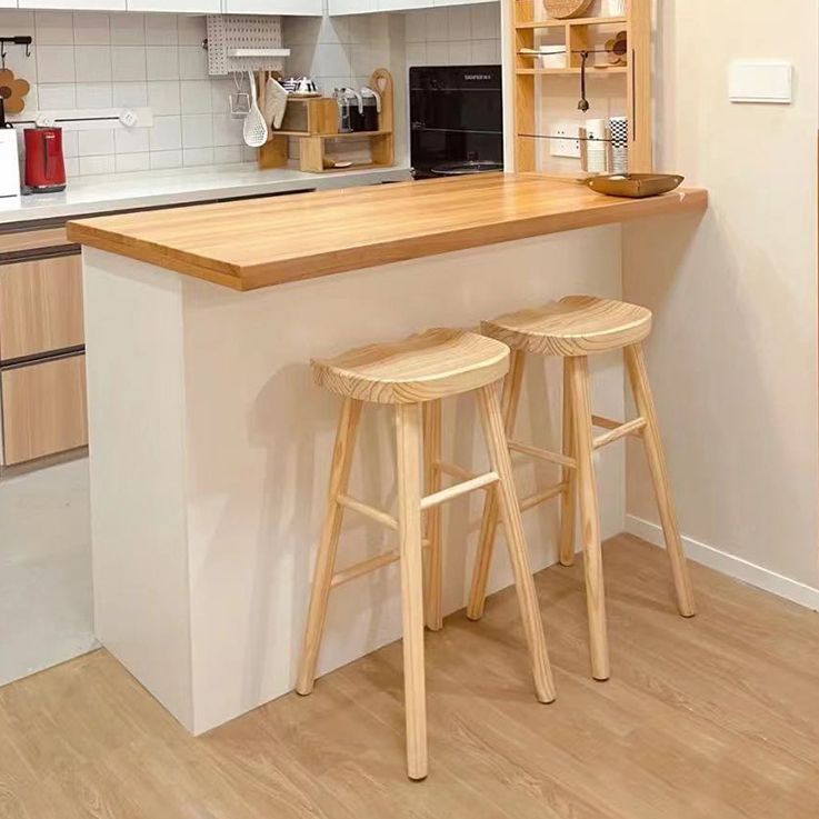 Zeitgenössischer Barhocker aus massivem Holz für den Innenbereich mit Sitz und Fußstütze aus Holz