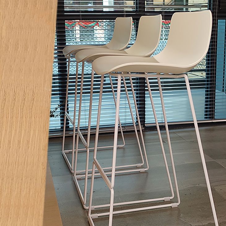 Modern Metal Plastic Bar Stools Indoor Barstool with Iron Legs and Low Back