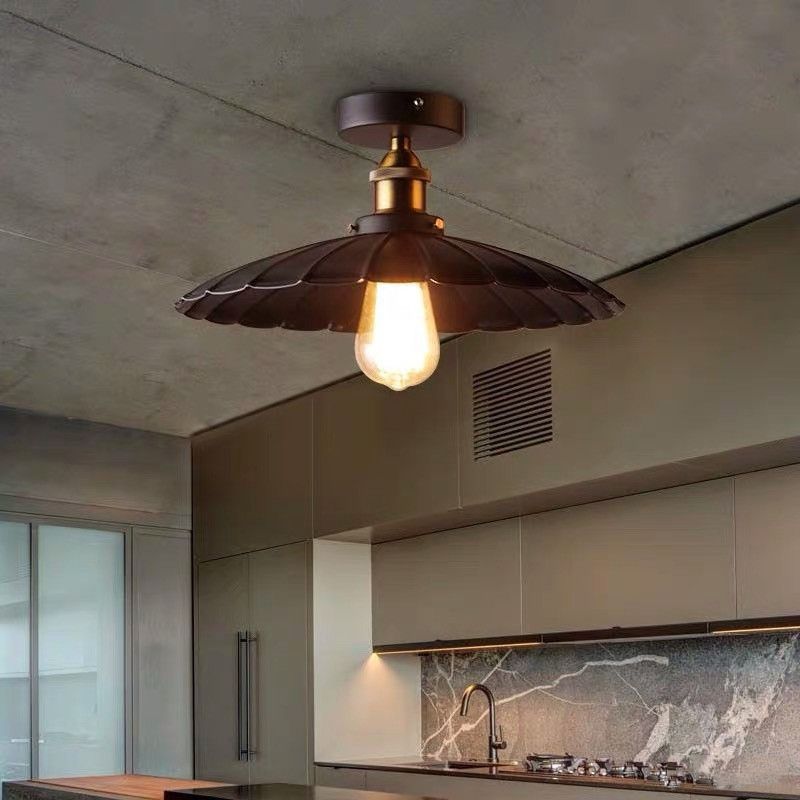 Noir près de lampe à plafond style industriel metal de plafond évasé