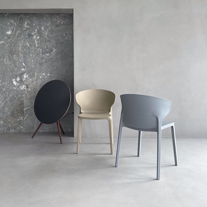 Contemporary Plastic Dining Chair 15.5'' Wide Wingback Side Chair for Home Use