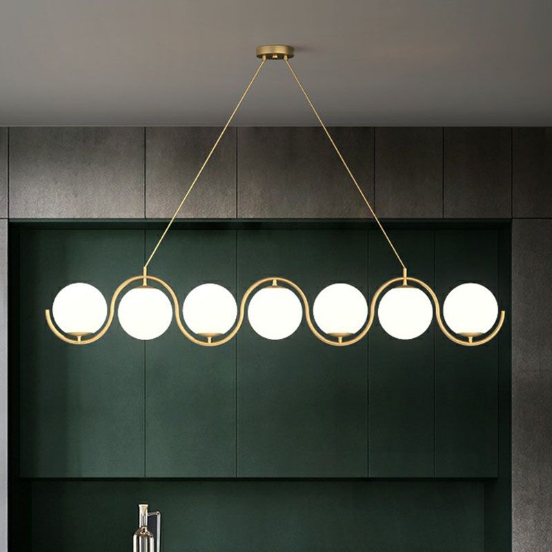 Luminaire métallique ondulé lampe suspendue postmoderne avec une teinte en verre à billes