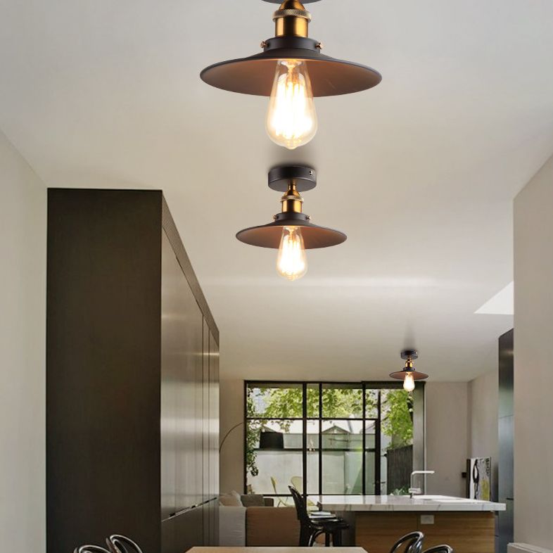Lampada da soffitto industriale in metallo leggero con bordi smerigliati 1