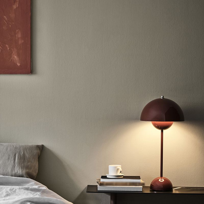 Lampada da tavolo a cupola a 1 luce Lampade da comodino contemporanee in metallo per camera da letto