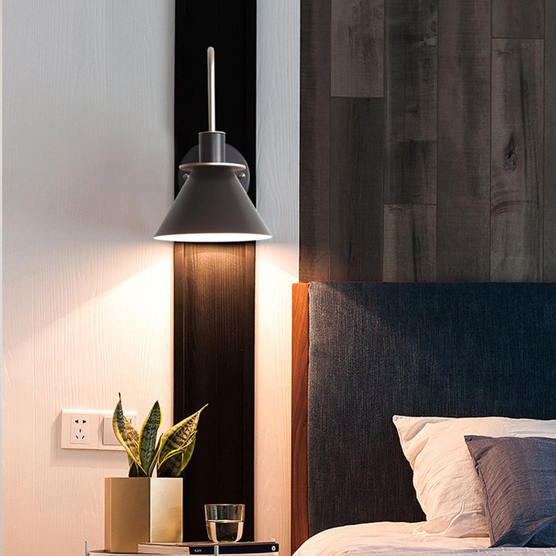 Lámpara de pared de macaron de hierro lacado en moderna luz de pared simple de estilo nórdico para dormitorio