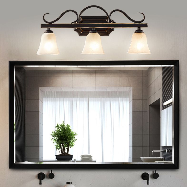 Traditionelle glockenförmige Leuchtenleuchte Glaswandmontage in Schwarz montiert