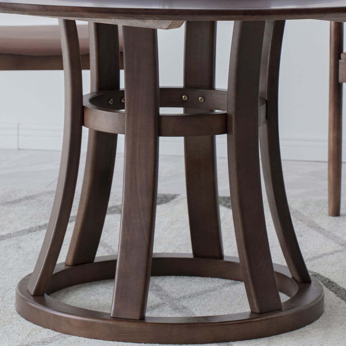 Modern Style Home Solid Wood Dining Table Round Shape Table with Single Pedestal