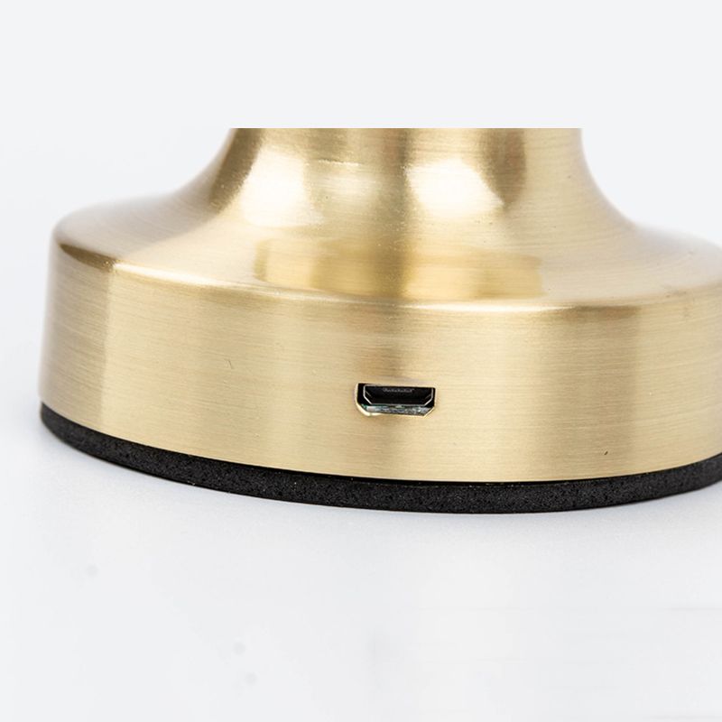 Lampada da tavolo in metallo tamburo Postmodernismo Oro LED Night Stand Light per sala da pranzo