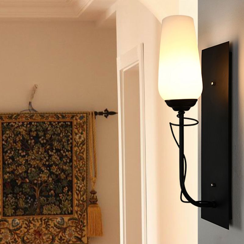 Lampe murale effilée en verre opale vintage de style simple de salon