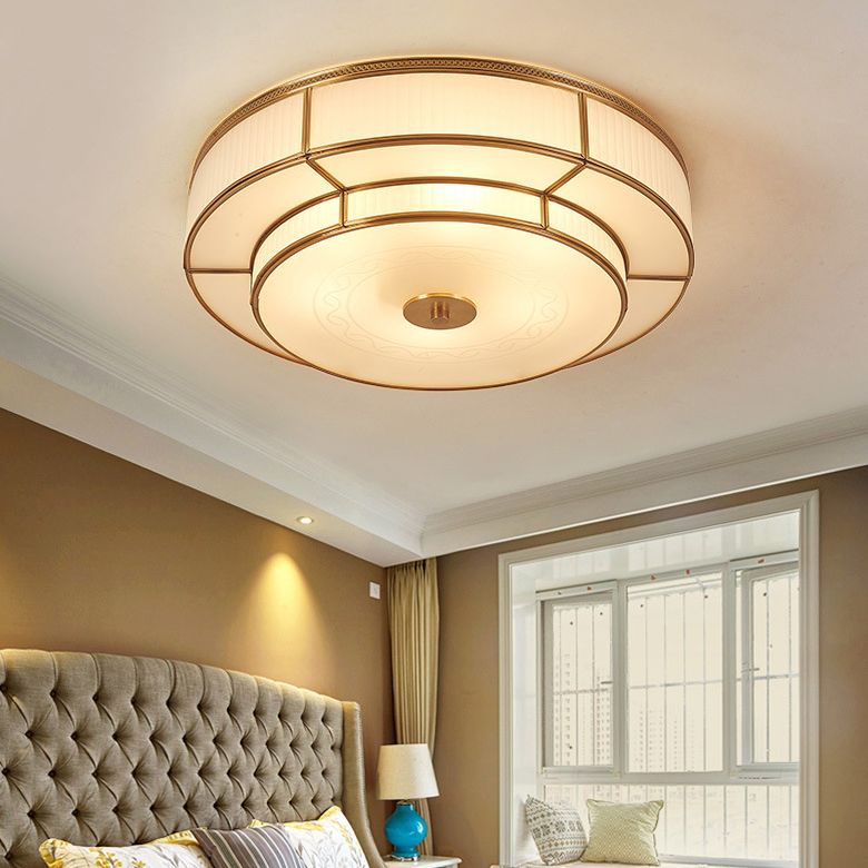 Plafonnier circulaire doré de style artistique colonial, plafonnier d'intérieur en cuivre avec abat-jour en verre