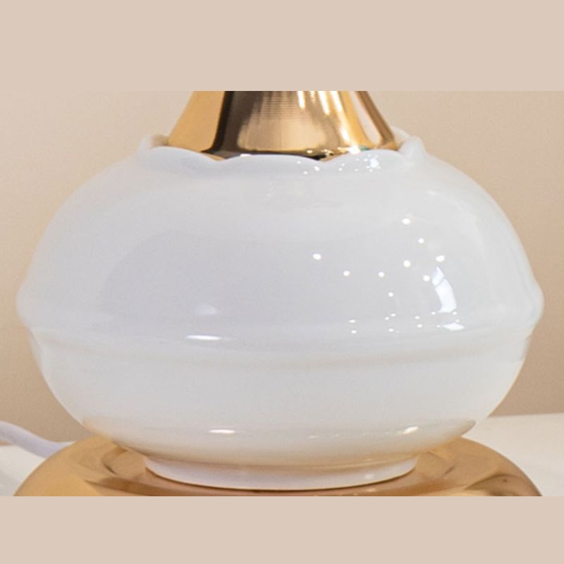 Minimalistische Kuppel Schattentischlampe Gefriertes weißes Glas 1 Kopf Wohnzimmer Nachtlicht