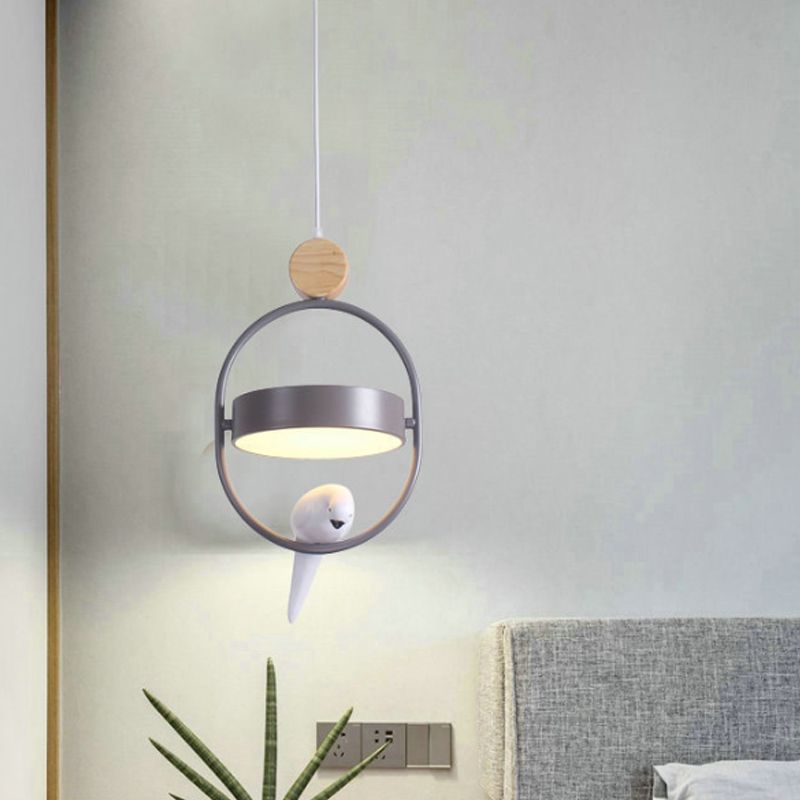 Ellipse de style nordique Lampe suspendue en métal monocysine simple Éclairage avec décoration d'oiseaux et teinte ronde en blanc / gris / vert