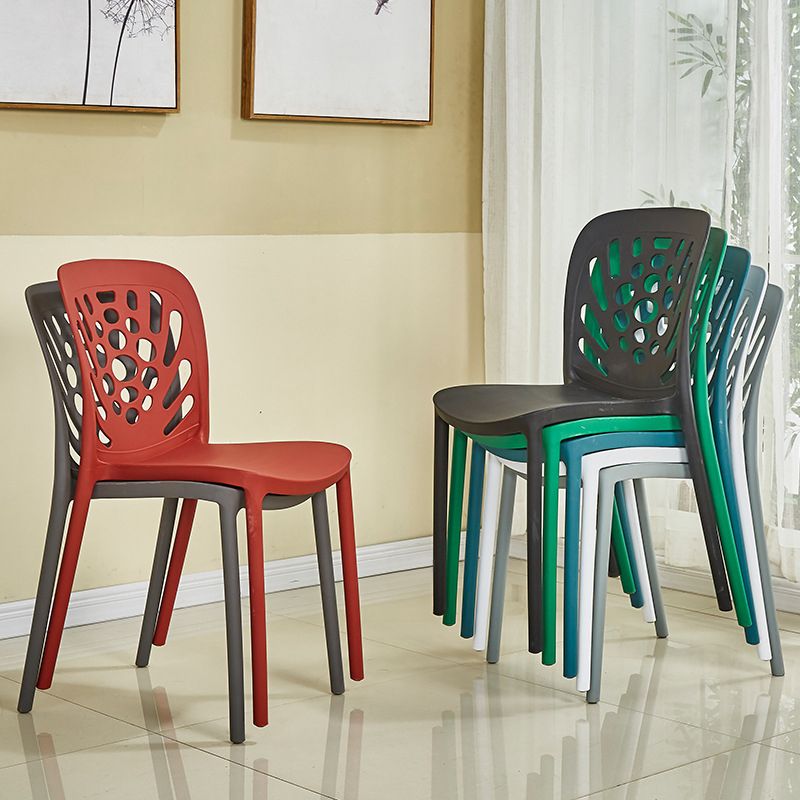 Chaise d'appoint empilable en plastique de Style Glam, chaise de salle à manger au fini mat pour un usage domestique