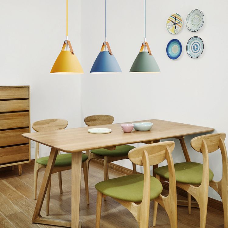 Apparecchio conico a ciondolo a ciondolo lampada a sospensione in metallo minimalista per sala da pranzo