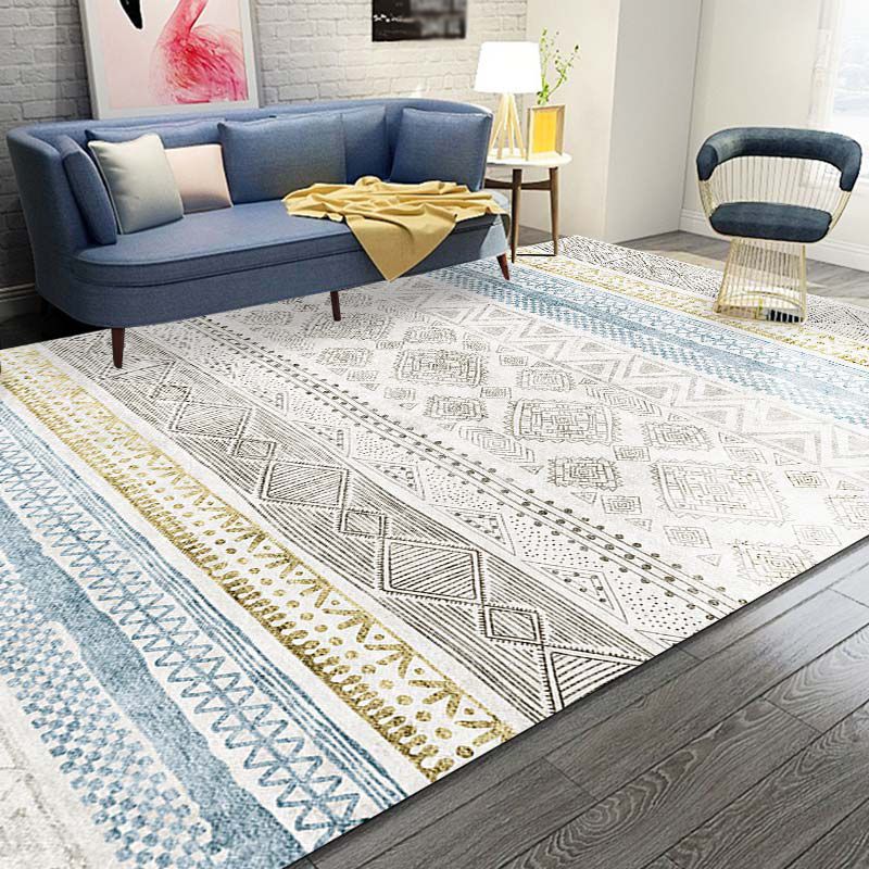 Tapis à imprimé tribal de ton blanc