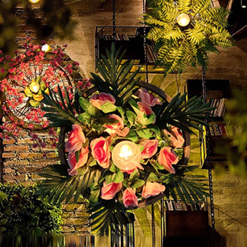 Einzel Wagenradwand Lampe Industrial Metallwandmontiertes Licht mit künstlichen Pflanzen -Deko