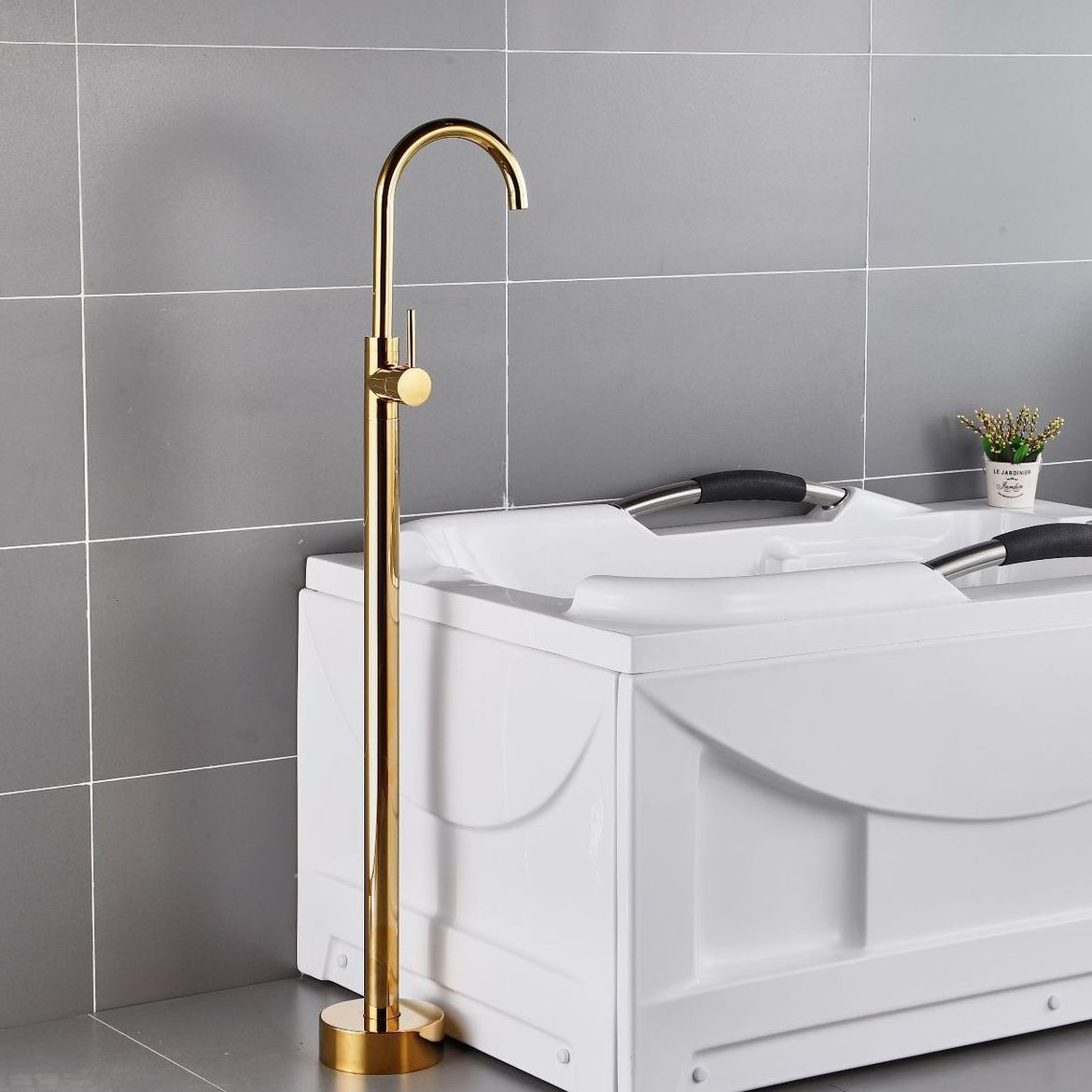 Traditional Floor Mounted Metal Freestanding Tub Filler Single Handle Freestanding Faucet