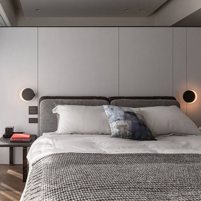 Contemporary Wall Sconce Circle Sconce Lighting in Black for Bedroom
