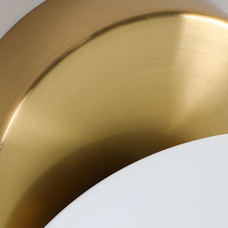 Éclair de mur de boue en verre style moderne.