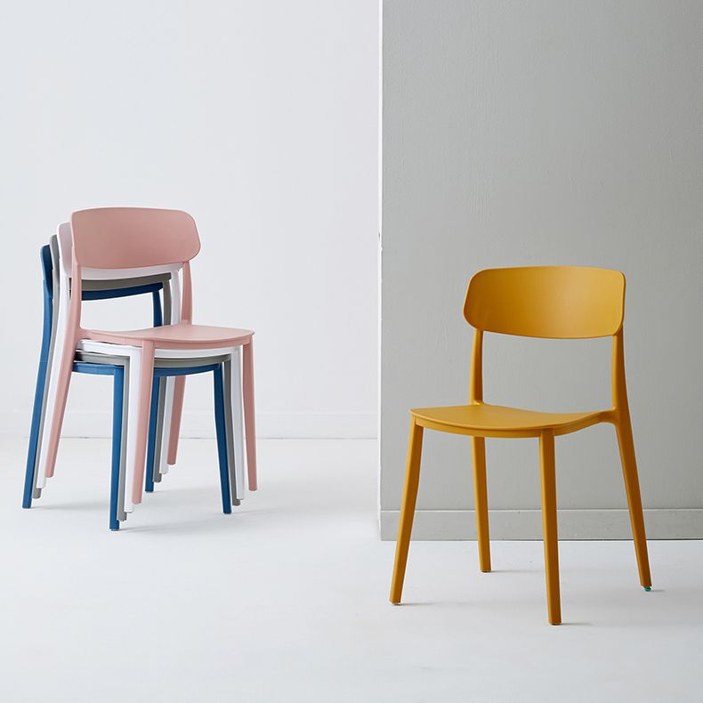 Chaise latérale de restaurant en plastique scandinave, couleurs bonbon, chaise de salle à manger à dossier ouvert