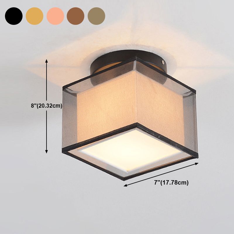 Traditionelle geometrische halbspüchen Deckenleuchte in der Nähe des Deckenlichts