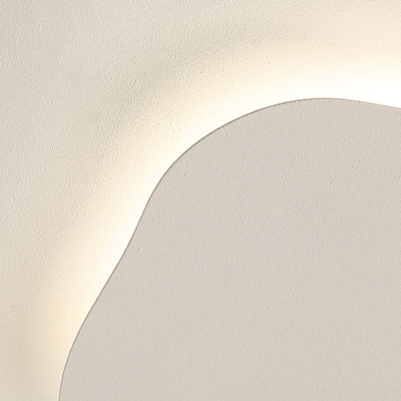 Modern Irregular Flush Light Metal 1 Light Flush Mount Ceiling Fixture in White