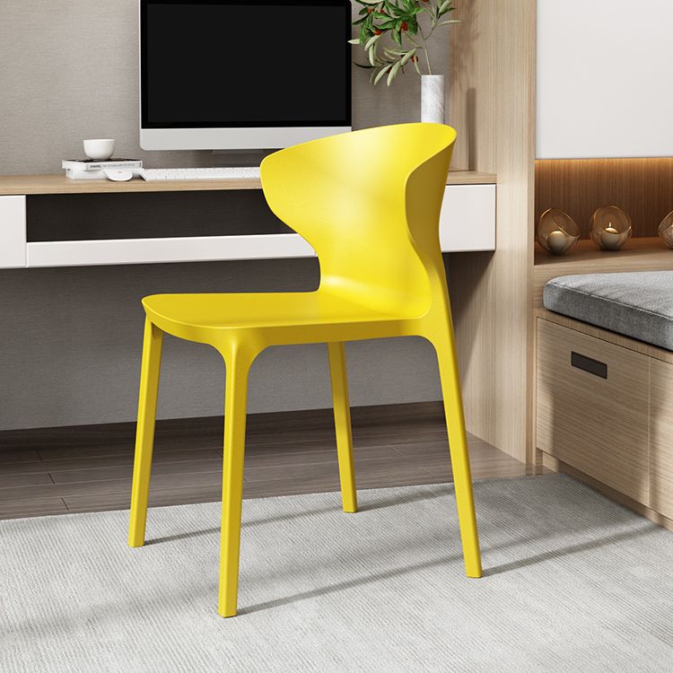 Chaise de salle à manger empilable en plastique à oreilles de fauteuil contemporain à la maison