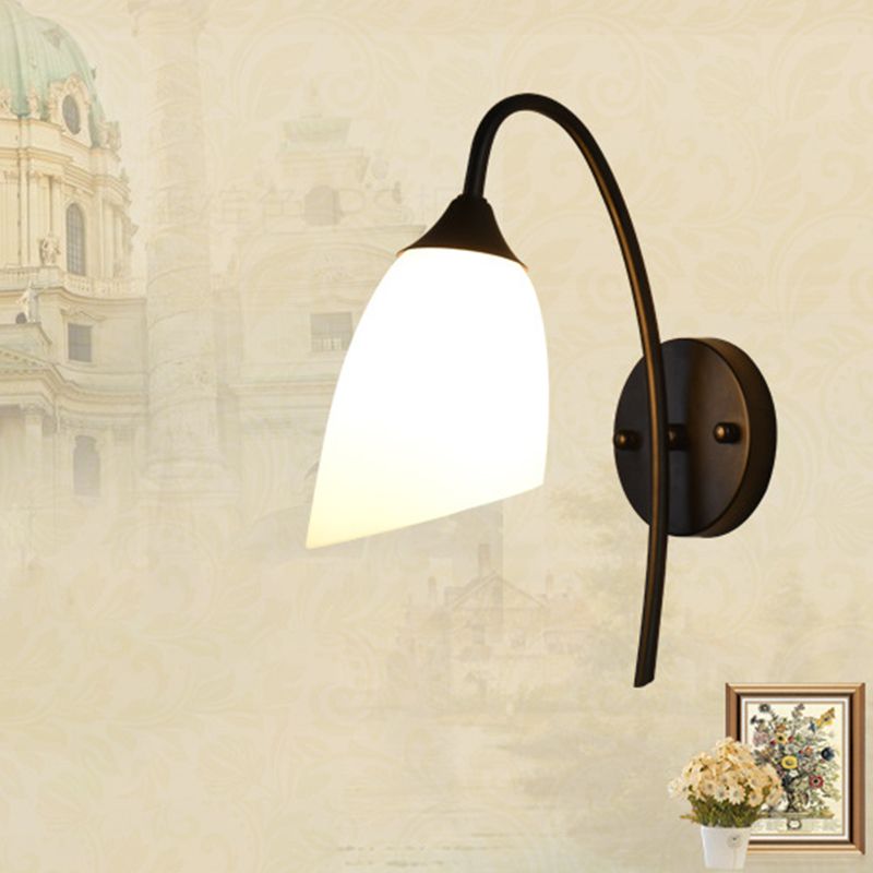 Finitura nera Luce da parete a collo di allevamento Rustico in metallo rustico 1 lampadina per la lampadina con tonalità in vetro di latte