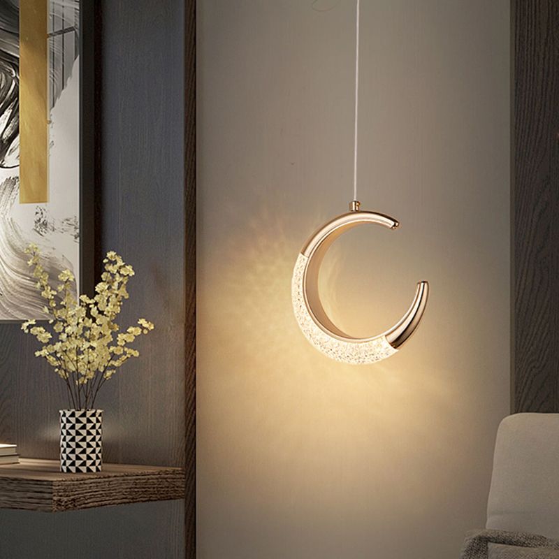 Geometry Shape Metal Hanging Ceiling Light Modern Style 1 Light Pendant Light in Gold