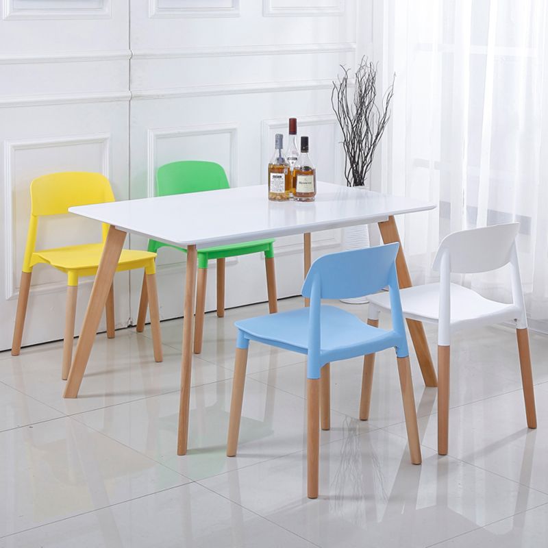 Silla de comedor sin brazos de plástico para el hogar, respaldo abierto, sillas laterales con patas de madera
