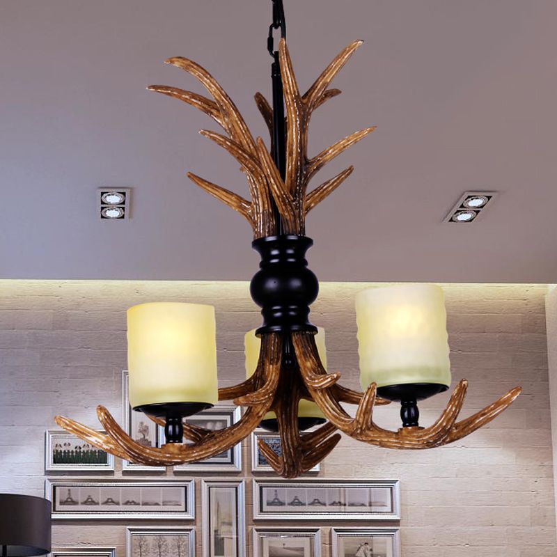 3 bulbes Résine Chandelier Éclairage traditionnel Brown Deer Antler salon suspendu avec une teinte cylindrique en verre givré blanc