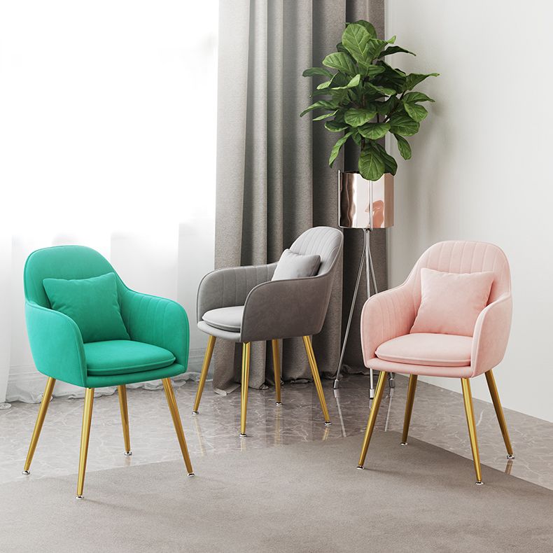 Silla de comedor de metal de estilo escandinavo Silla tapizada dormitorio con brazo