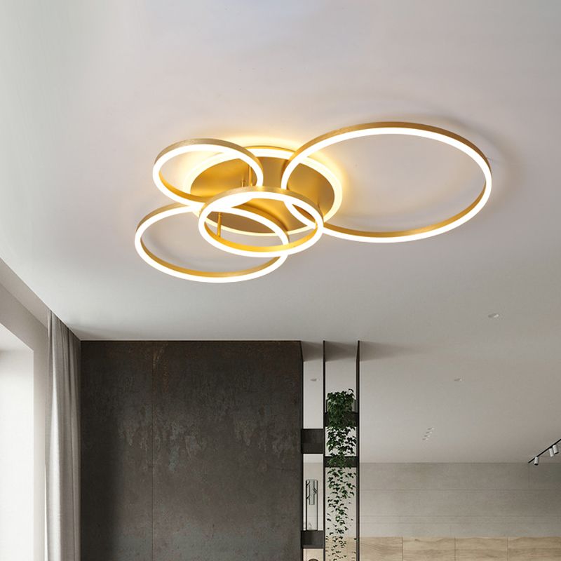Lámpara de techo modernista de montaje empotrado LED de 2/3/5 cabezales con aro dorado y pantalla acrílica, luz blanca cálida