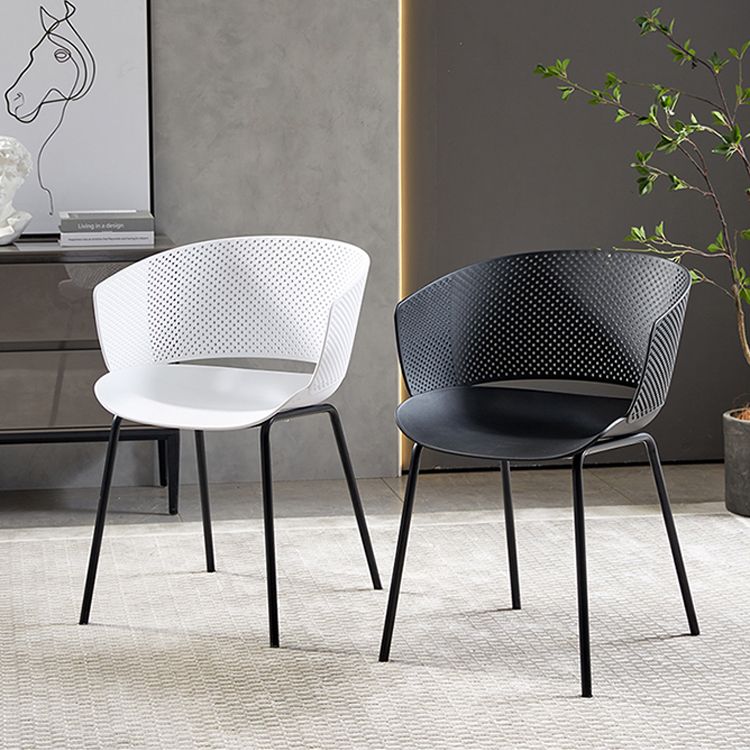 Silla de comedor contemporánea con respaldo abierto y patas de metal para cocina