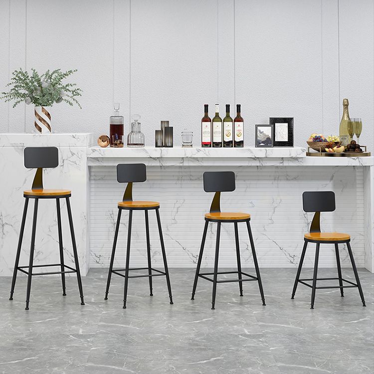 Industrial Coffee Shop Footrest Stool Matte Finish Iron Bar Stool