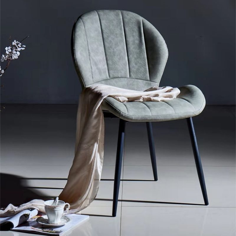 Silla lateral casera tapizada escandinava Silla de comedor con respaldo lateral y acabado mate