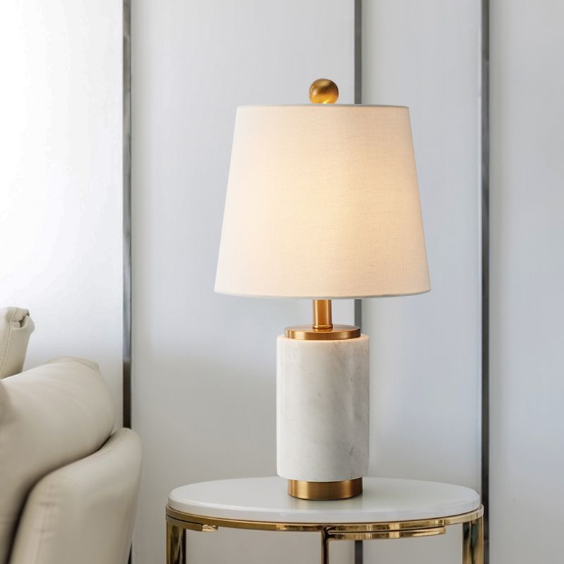 Luz de mesa cónica de tela Contemporánea 1 Bulbo Lámpara de escritorio pequeño blanco para sala de estar